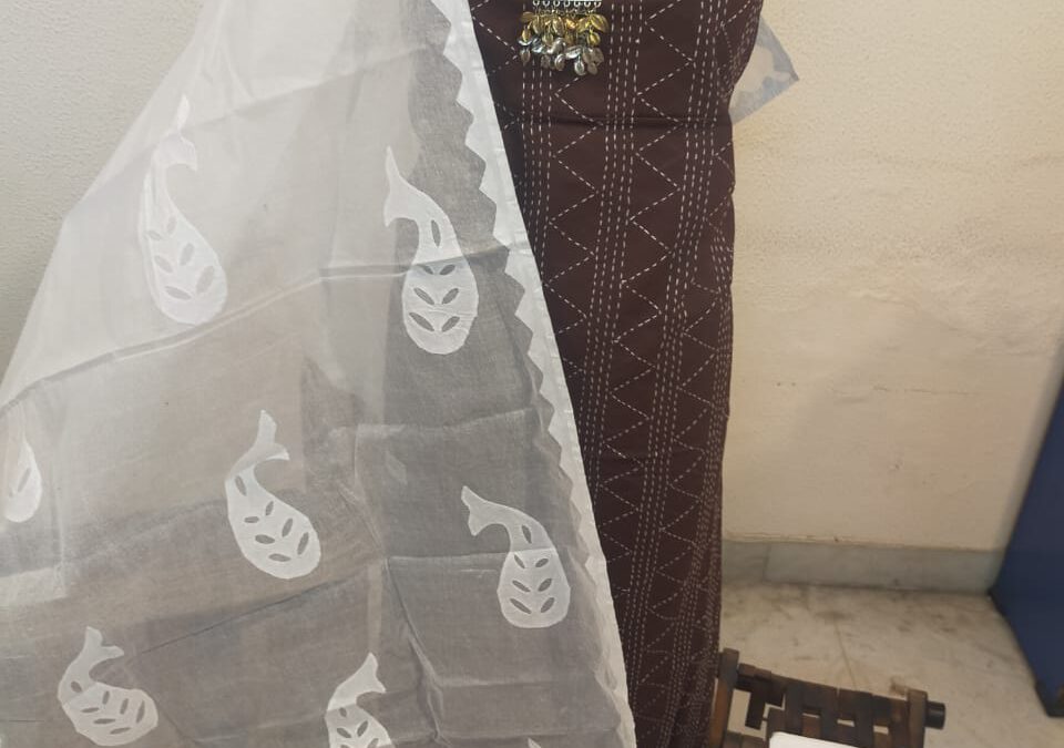 Cotton suits with thread work