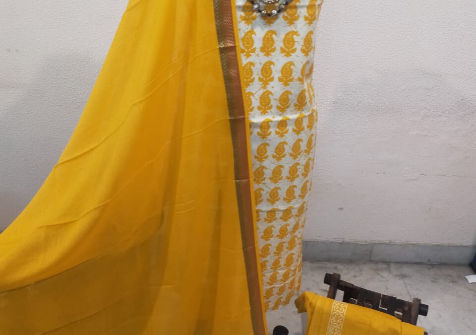 Cotton batik print suits.