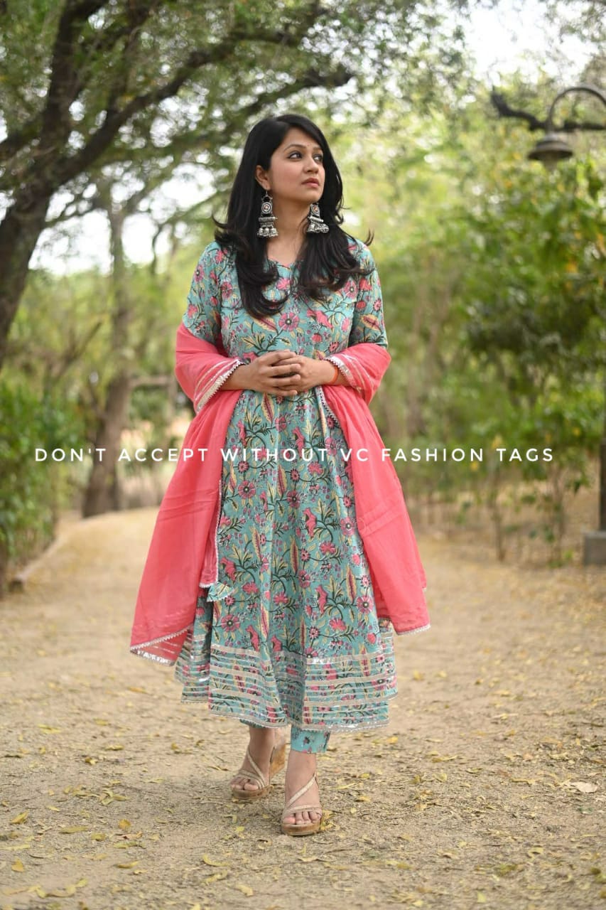 3 Ways to Wear : A Kurti to the Beach - Chiconomical